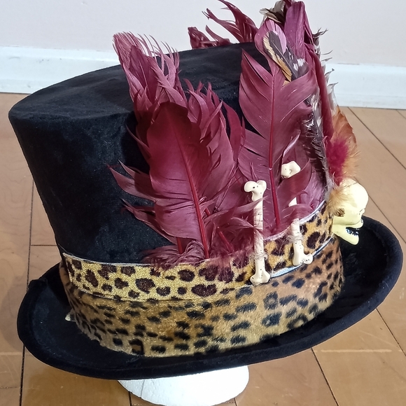 Witch doctor Voodoo top hat leopard print skull bones and feather details - Picture 2 of 11